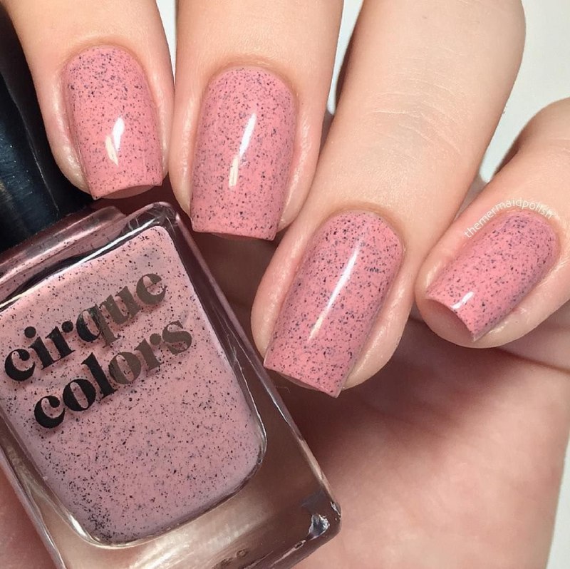 Пыльно лиловый маникюр