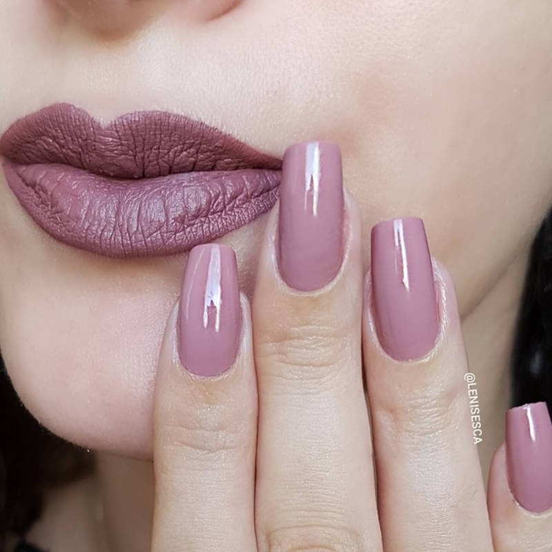 Маникюр в пудровых тонах