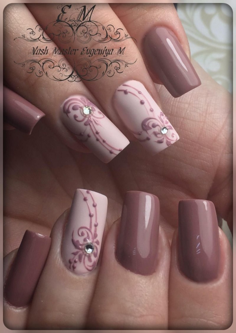 Пудровый матовый маникюр