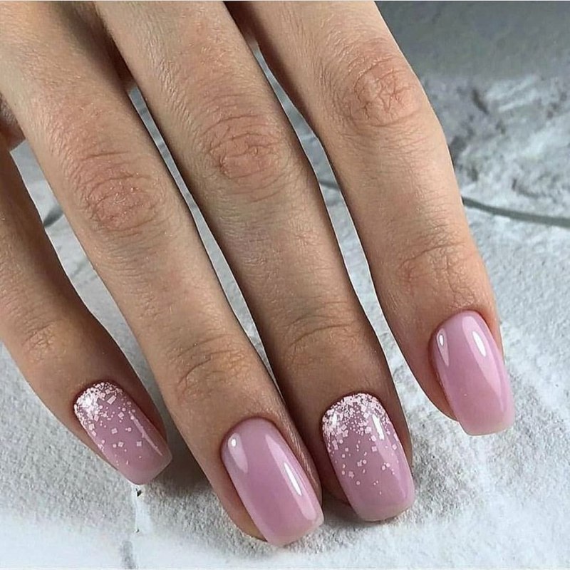 Пастельно розовые ногти