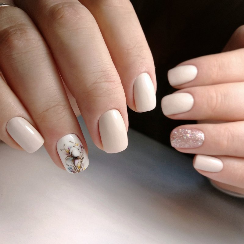 Нюдовый молочный маникюр 2022