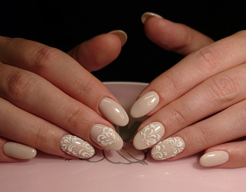 Ногти в бежевых тонах