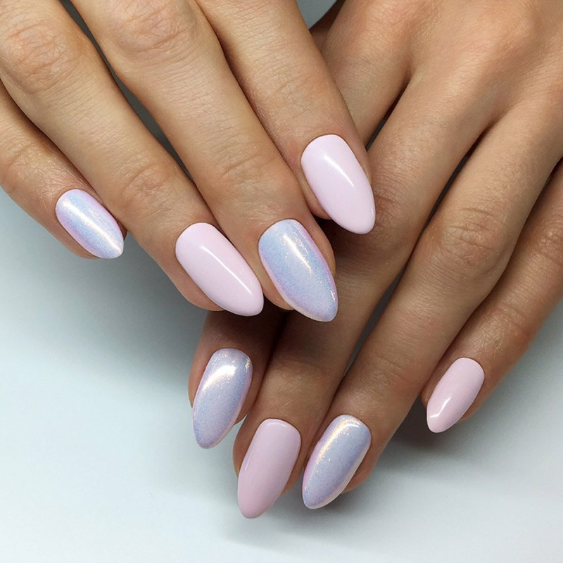 Пастельный маникюр с втиркой