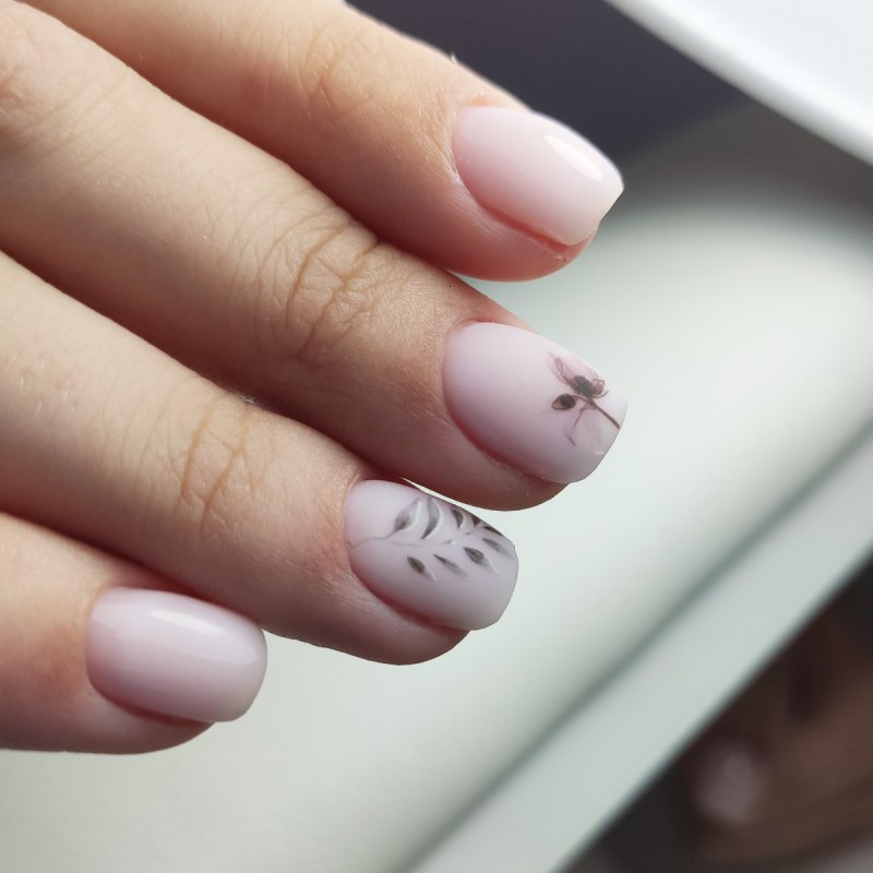 Нежный весенний маникюр