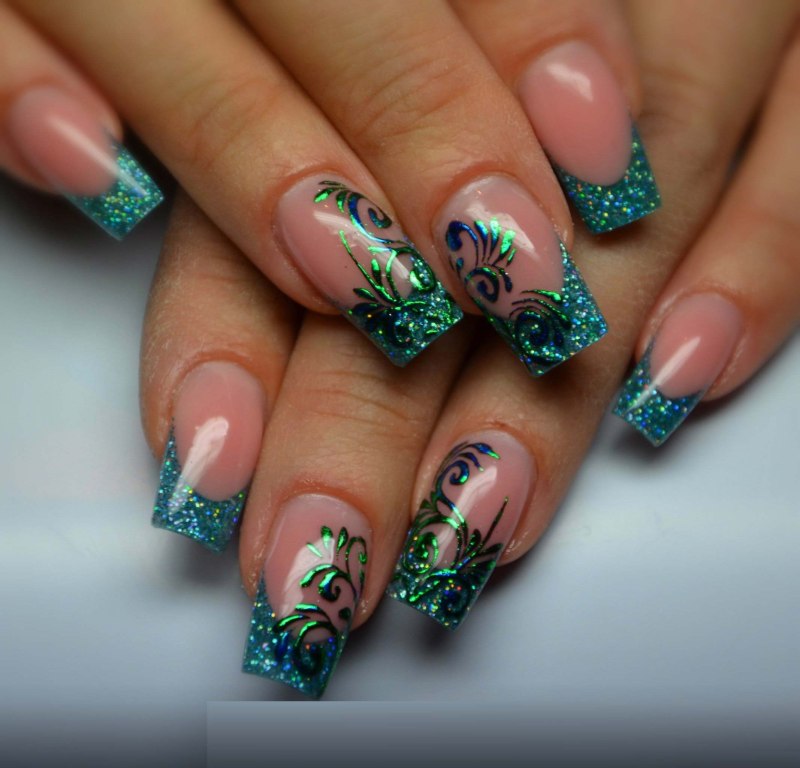 Маникюр с рисунком