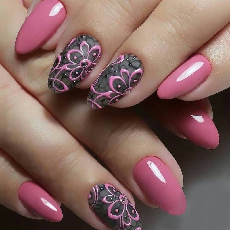 Маникюр с абстрактным рисунком