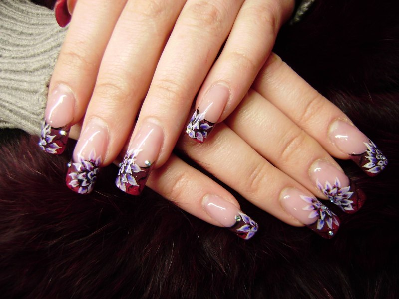 Цветочки на ногтях