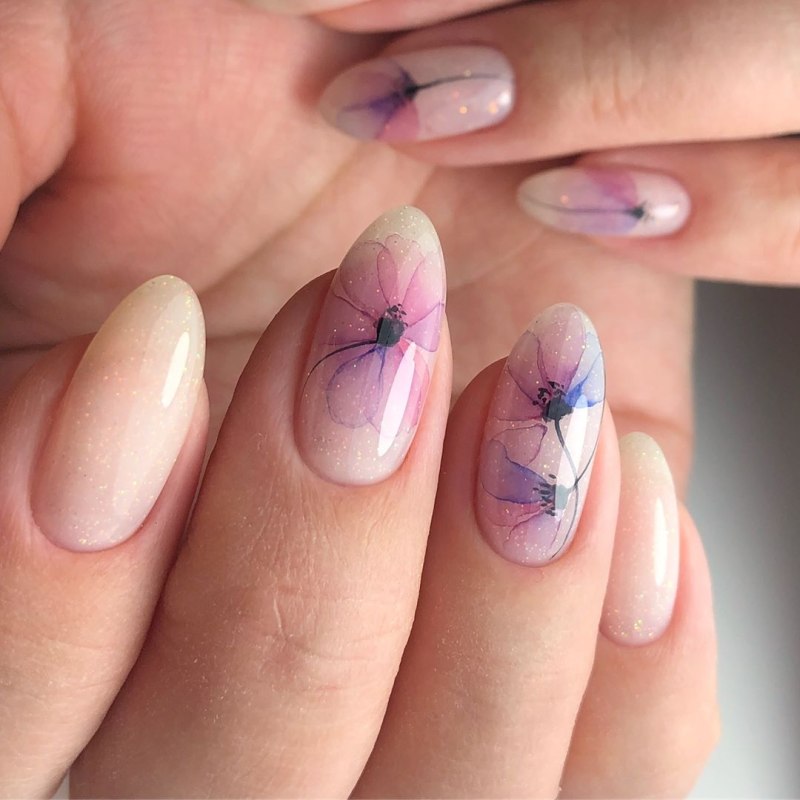 Нежный маникюр с акварелью