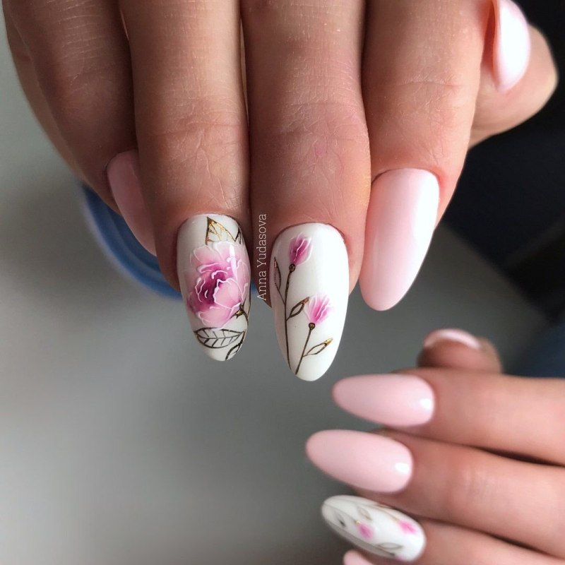 Маникюр с пионами
