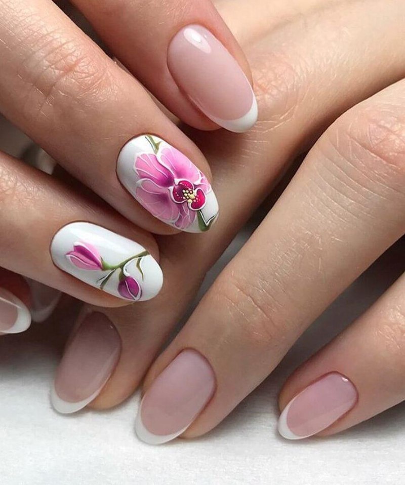 Маникюр с цветами