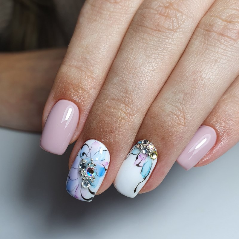 Маникюр акварель