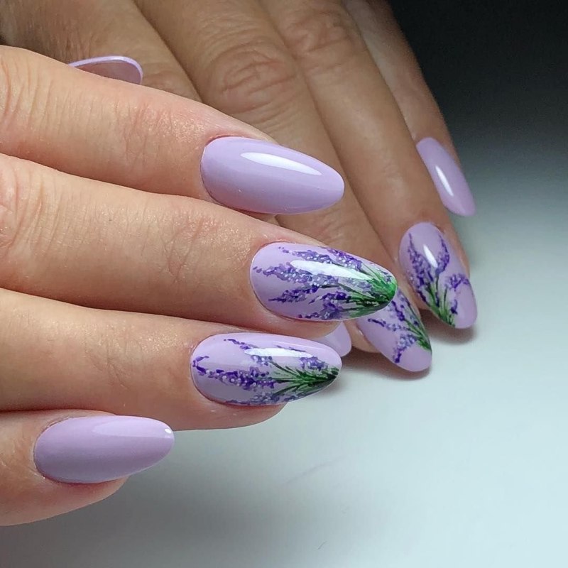 Лавандовый маникюр френч миндаль