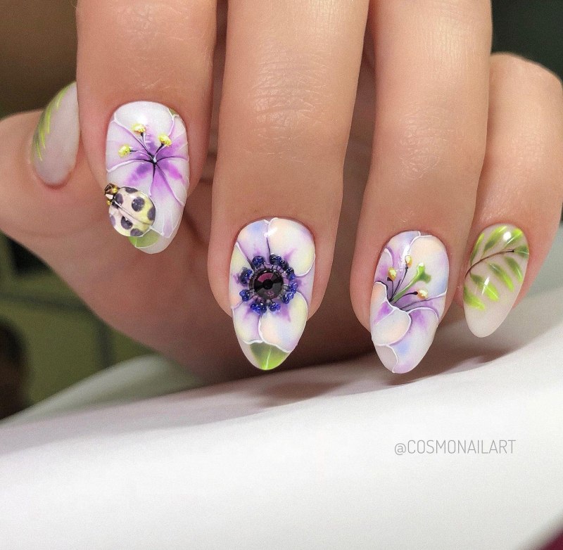 Акварельные цветы на ногтях
