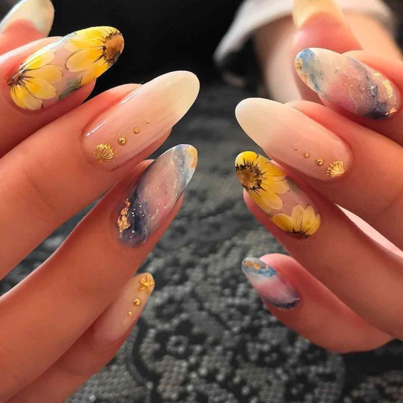 Осенний маникюр акварель