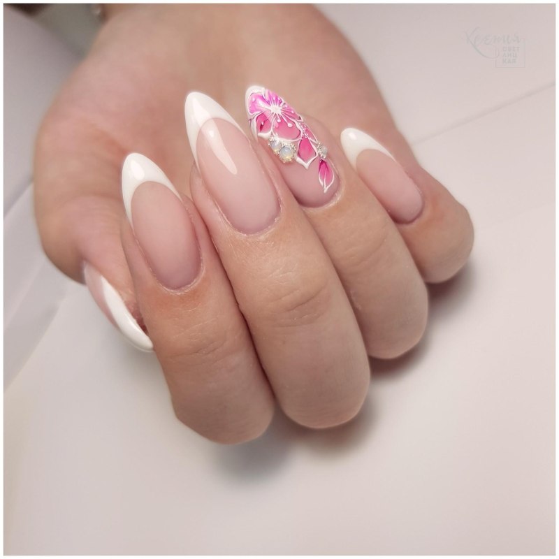 Френч и акварель на ногтях