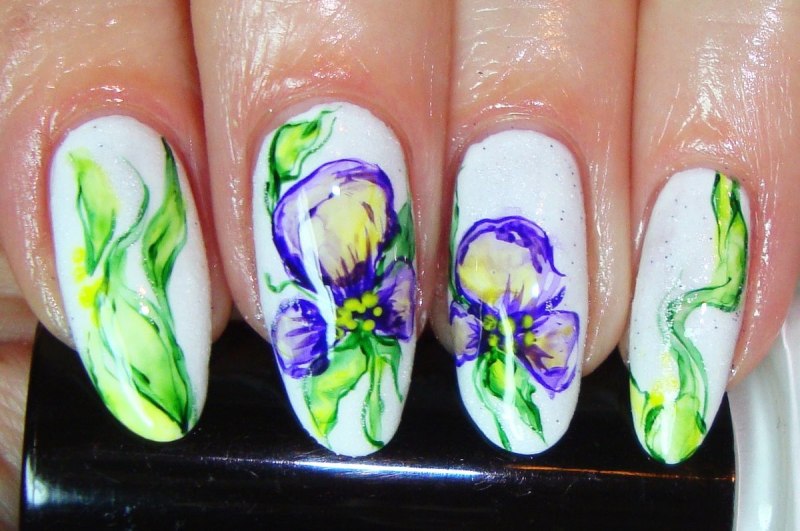 Роспись на ногтях