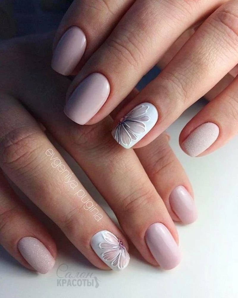 Маникюр в пастельных тонах