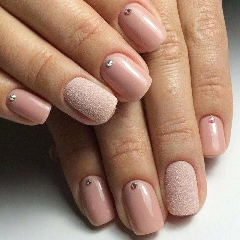 Нюдовый маникюр на короткие ногти 2020