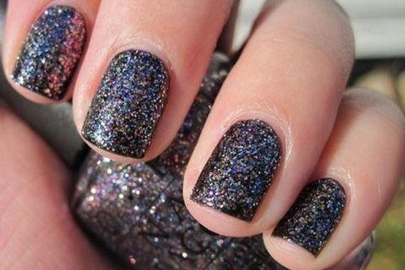 Ногти светлые с блестками