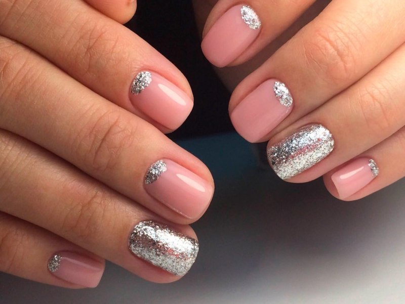 Маникюр однотонный с блестками