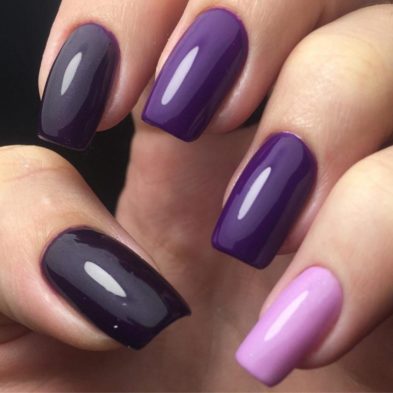 Темно-фиолетовый маникюр