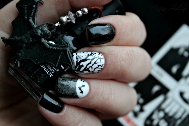 Маникюр белый с черным