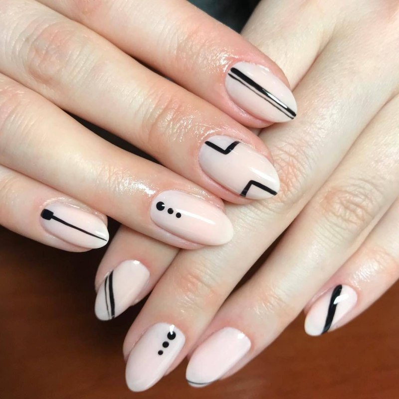 Маникюр с разводами полосками