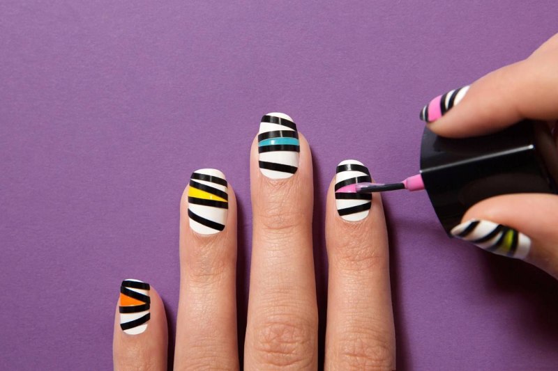 Маникюр полоски на ногтях