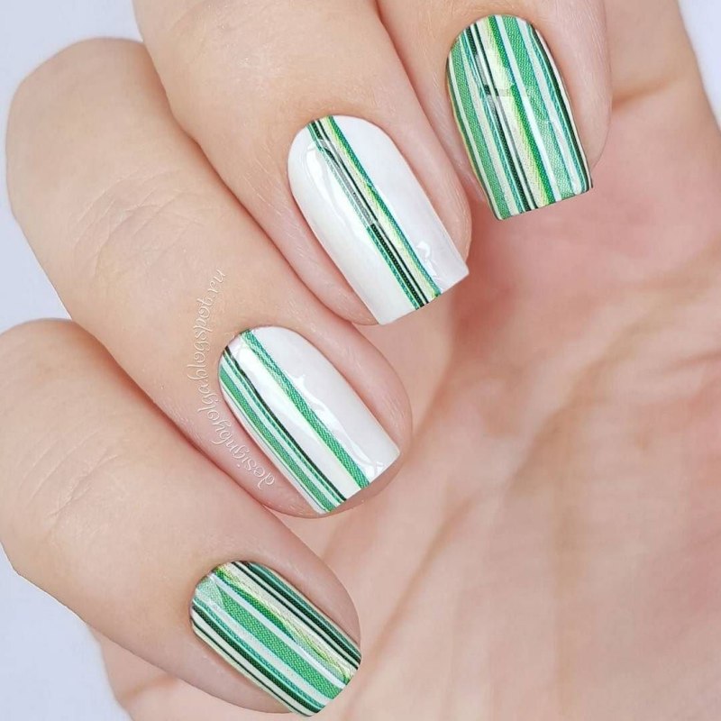 Маникюр с ромбами