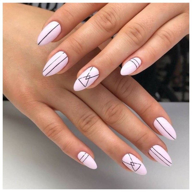 Красивый маникюр с полосками