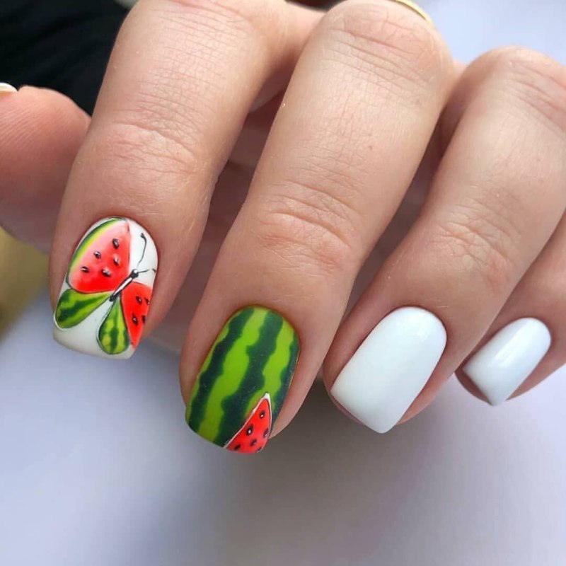 Маникюр с арбузом