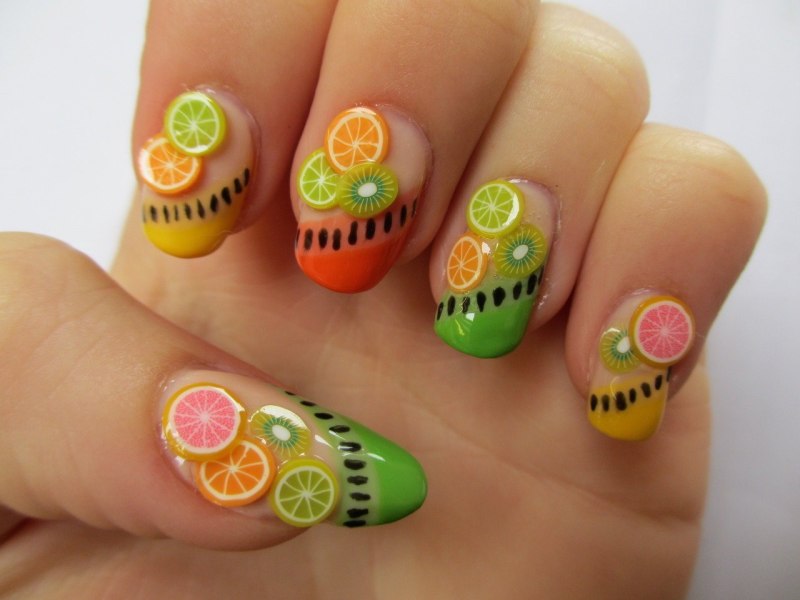 Летний маникюр с фруктами