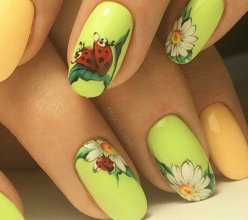 Фрукты на ногтях