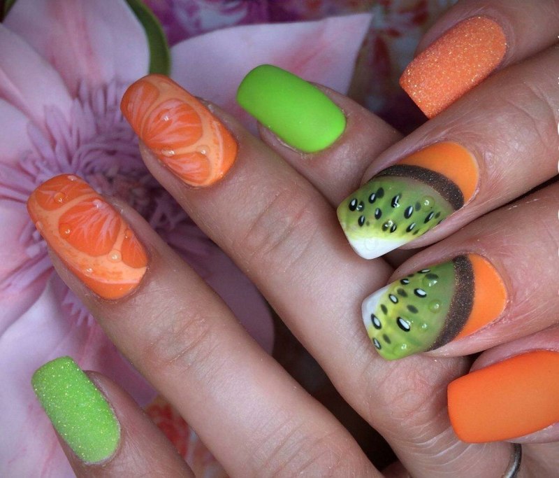 Фрукты на ногтях