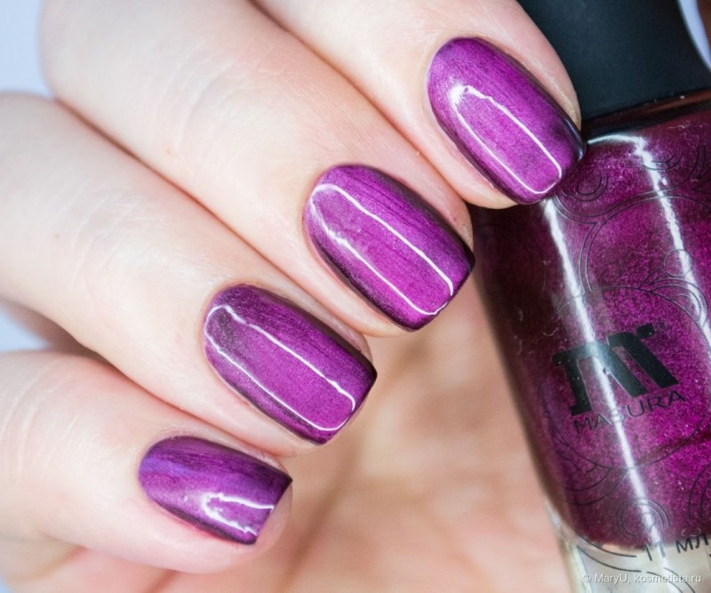 Розовый кошачий глаз на фиолетовой подложке