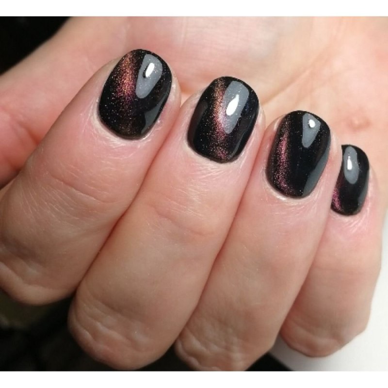 Маникюр кошачий глаз