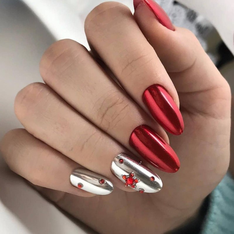 Красивый красный маникюр