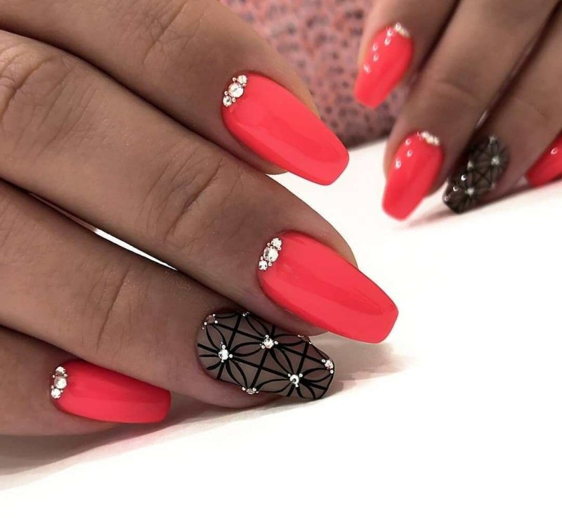 Красный маникюр