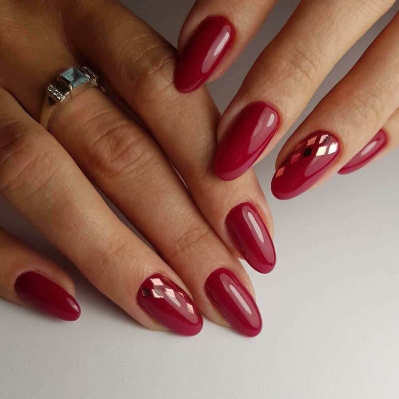 Красные ногти