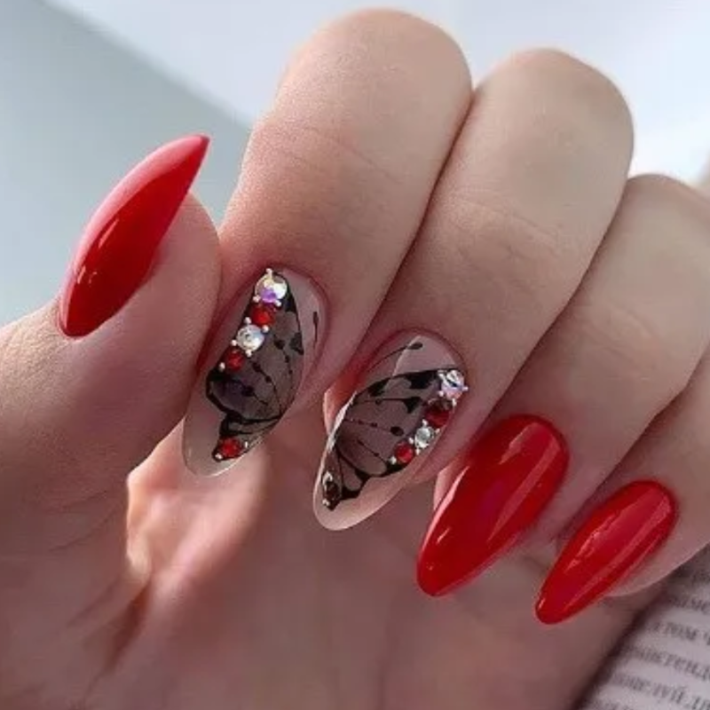 Красный маникюр