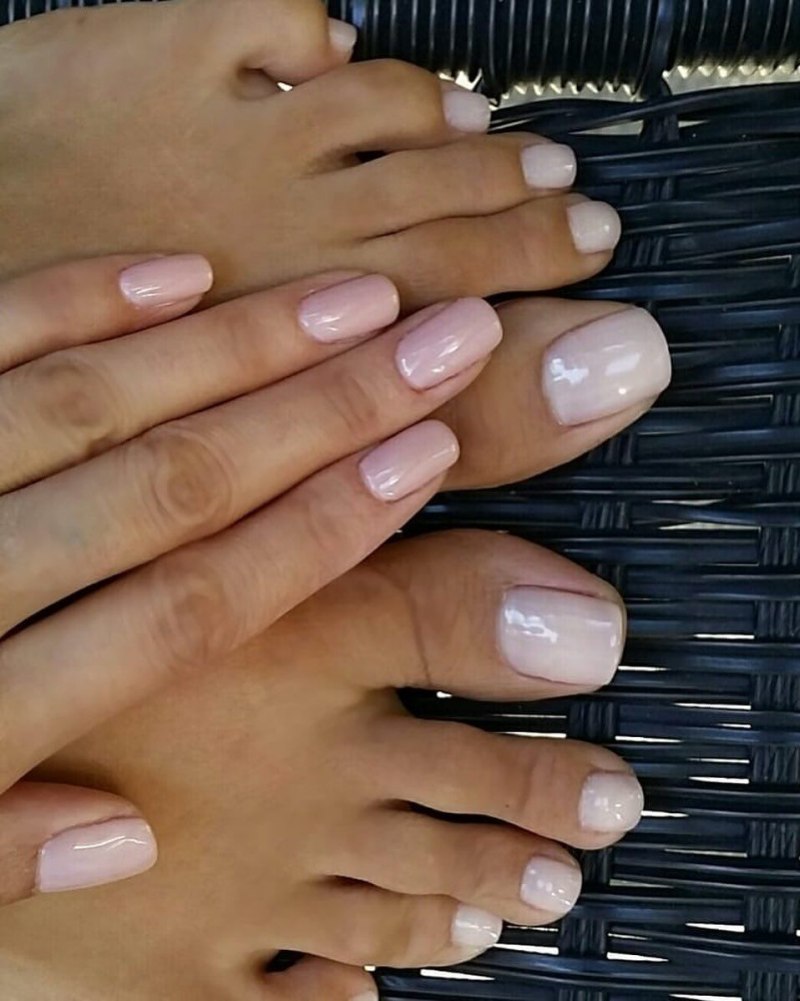 Педикюр нюд