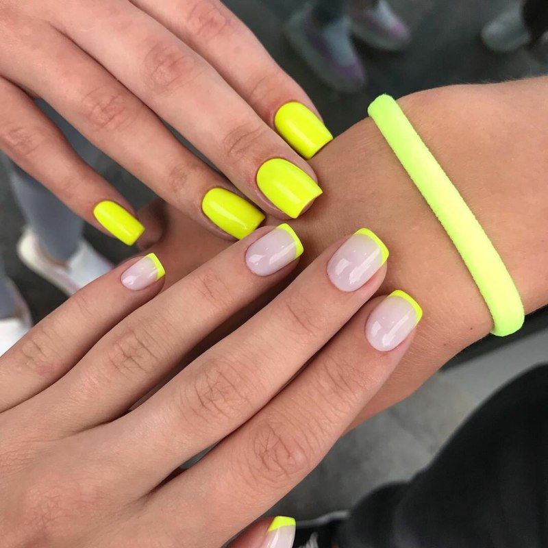 Разноцветный маникюр на ногах