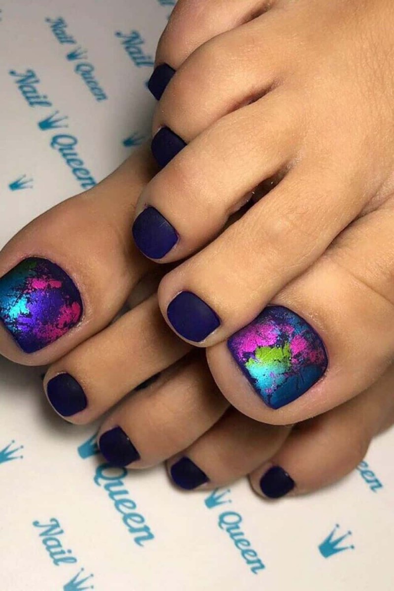 Педикюр синие блестки