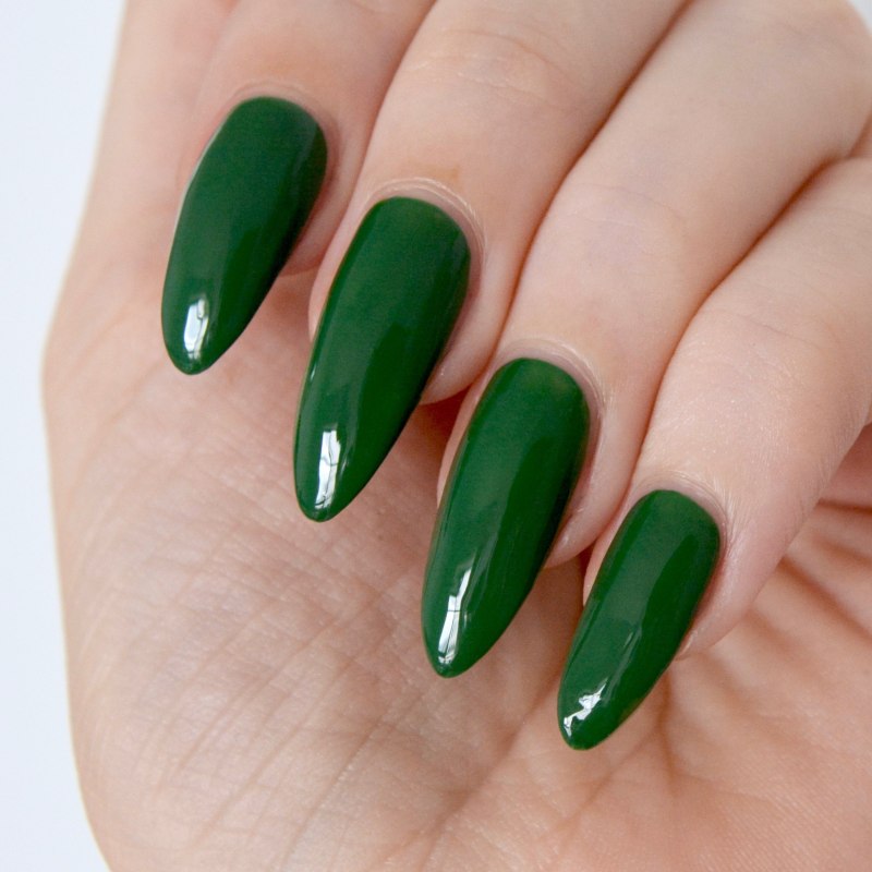 Зеленые ногти однотонные