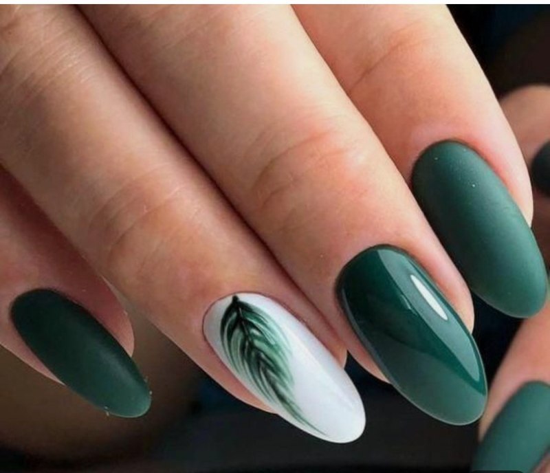 Маникюр изумрудного цвета