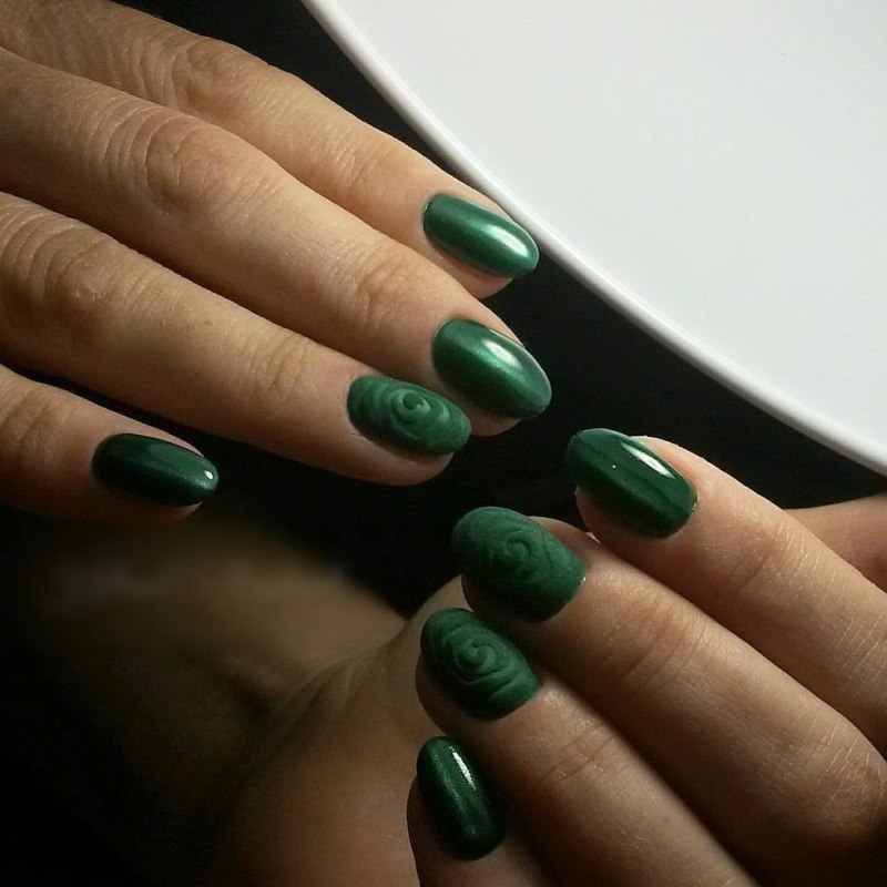 Гель лак изумрудного цвета