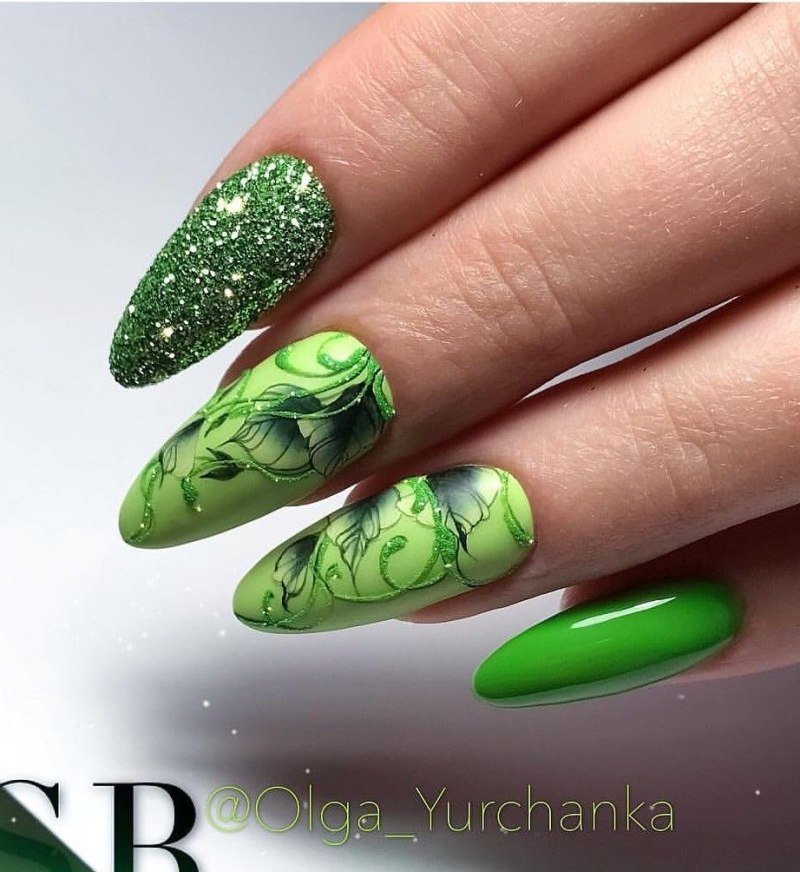 Зелёный маникюр на овальные ногти