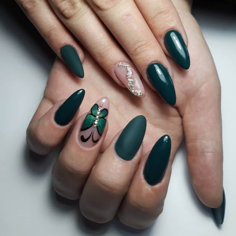 Изумрудный маникюр миндаль 2021