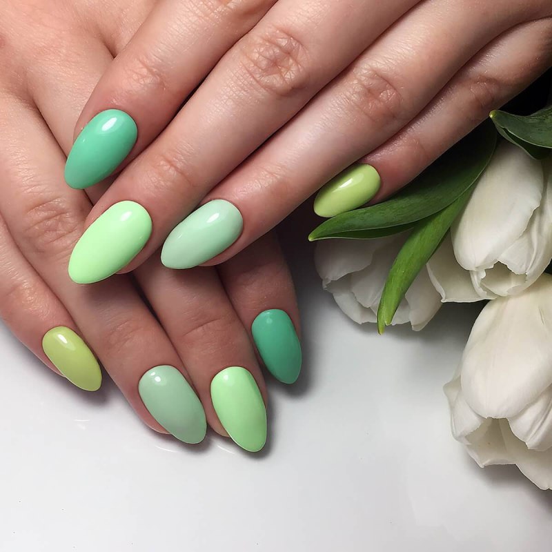 Светло салатовые ногти