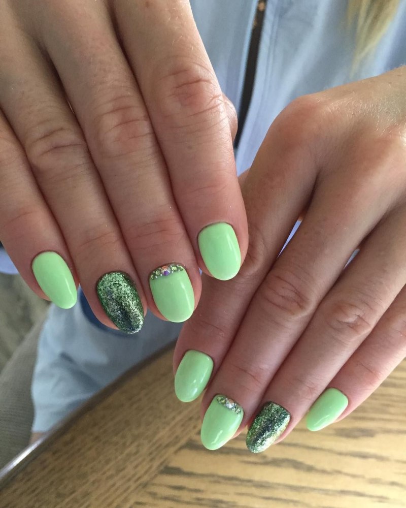 Светло зеленые ногти